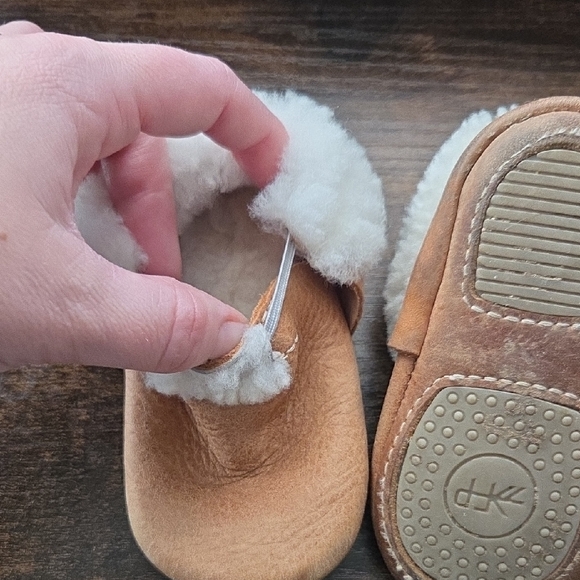 Freshly Picked Weathered Shearling Baby Shoe - Picture 6 of 7
